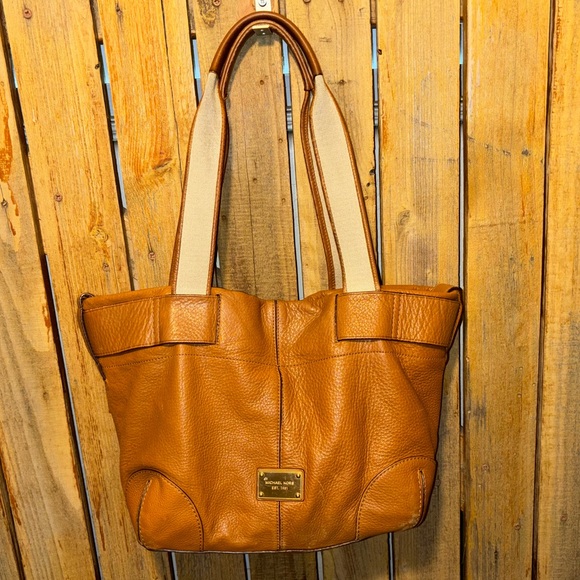 Micheal Kors Brown Leather Shoulder Bag - Picture 2 of 13
